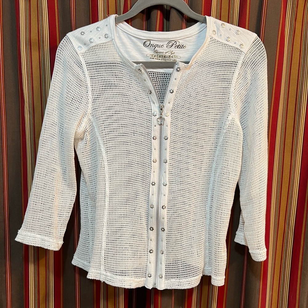 White zippered top